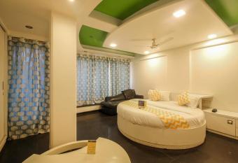PANCHVATI RESIDENCY ANDHERI WEST allows 18 year olds to book a room