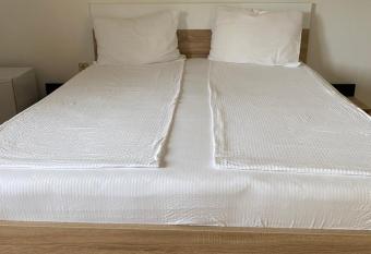 Vila Hubert has Balcony rooms