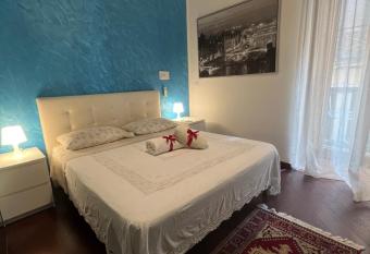 Il Cuore Di Salerno has rooms with a private hot tub