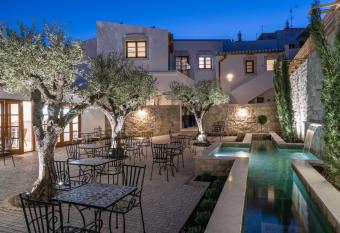 Eleven, Boutique luxury house & garden allows 18 year olds to book a room