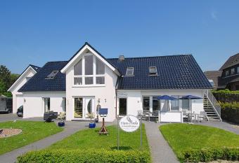 Haus Pirola Bensersiel allows 18 year olds to book a room