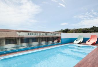 OYO 1074 Fin Hostel allows 18 year olds to book a room