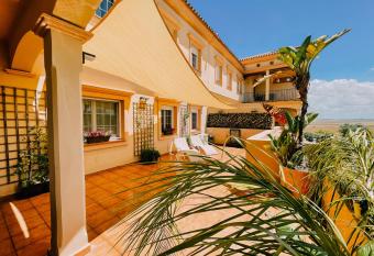 Mika s House has Balcony rooms