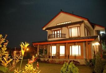 9 Pakis Villa has Balcony rooms