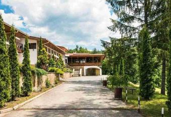                                                  has Smoking/Balcony rooms