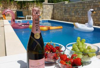 King s Landing **** has Balcony rooms