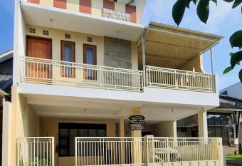 Griya Waris Awet has Balcony rooms