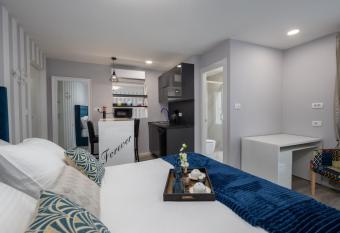 Apartment & rooms Forever 2 allows 18 year olds to book a room