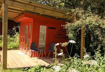 Stay Wild Retreats  Glamping Pods and Tents  has Balcony rooms