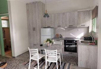 V  tamin Sea apartment 8,                                                                        ! has Balcony rooms