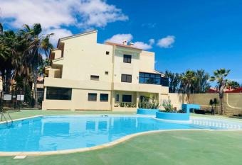 Surf & Chill Bungalow, quiet green oasis with private swimmingpool has Balcony rooms