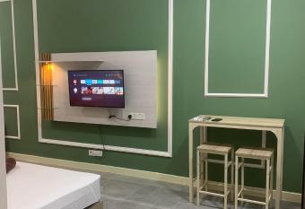 Imperio Residence Melaka - Lovely Classic Studio For Couple stay with WiFI has rooms with a private hot tub