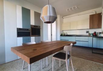 CASA LOALE has Balcony rooms