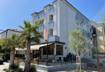 Hotel Rosa allows 18 year olds to book a room