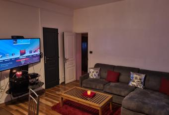 Appartement chaleureux    35mn de Paris allows 18 year olds to book a room