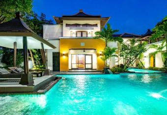 YiZen Boutique Phutara 5 Bedroom Villa allows 18 year olds to book a room