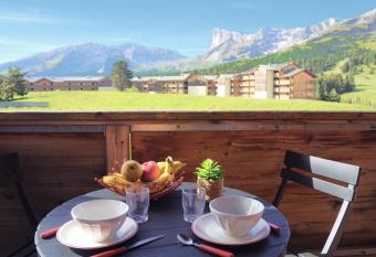 Vue panoramique tout confort 150m pistes commerces et loisirs has Balcony rooms