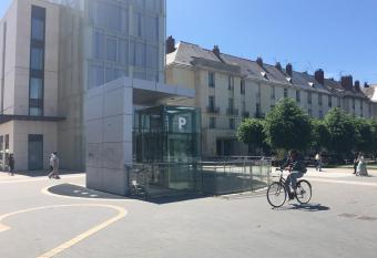 Appartement calme,lumineux ,coeur culturel deTOURS has Balcony rooms