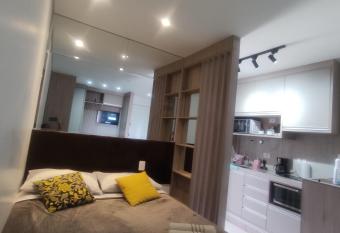 La Home House6 - Apto Studio Completinho com elevador em SJP - 10 minutos Aeroporto Afonso Pena - Curitiba allows 18 year olds to book a room