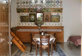 ANTHI TRADITIONAL HOUSE allows 18 year olds to book a room