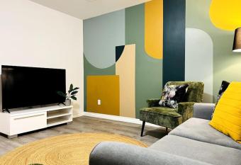 The Artistry I Sled In & Sled Out I Riverside I TV has Balcony rooms