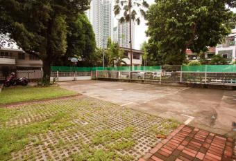 Casa Heradurra Uno/Dos has rooms with a private hot tub