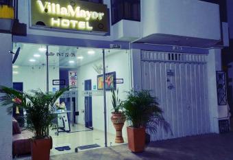 HOTEL VILLAMAYOR CABECERA allows 18 year olds to book a room