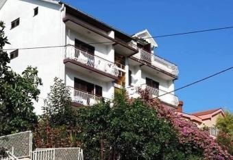 Privatan sme  taj Igalo has Balcony rooms