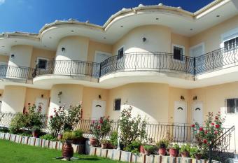 ILEKTRA Apartments Blue & Red has Balcony rooms