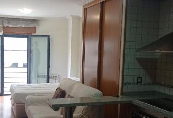 estudio centro vigo allows 18 year olds to book a room