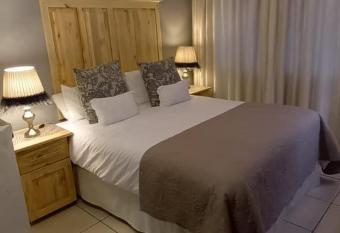 Magnolia Over Night Guesthouse has Balcony rooms