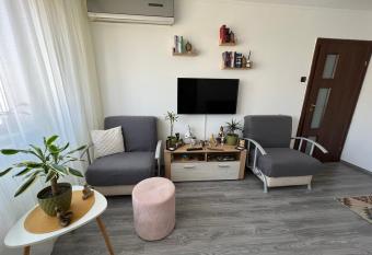 Lavi s Apart has Balcony rooms