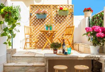 Happy Holiday Cascais - Garden has rooms with a private hot tub