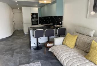 Scarlet s Place - 1 bed Victory Village Quinta Do Lago - beach, nature, lakes allows 18 year olds to book a room