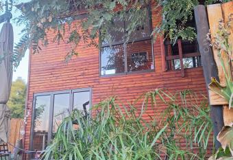 Windsong Living The Nest has rooms with a private hot tub