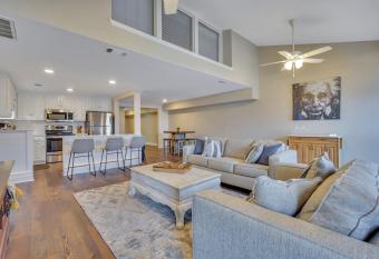 Downtown Loft o Above Bull & Barrel & Close to Georgia Southern allows 18 year olds to book a room