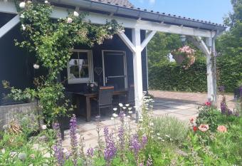 B&B de Tuinhof has Balcony rooms