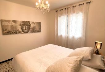 blanchefloralies has Balcony rooms