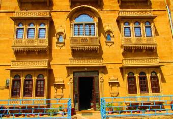 Hotel Ultimate Heritage Jaisalmer has Smoking rooms