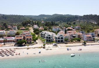 VILLA DAHLIA by the sea has Balcony rooms