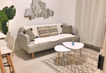 Appartements cosy au centre de la Seyne-sur-mer allows 18 year olds to book a room