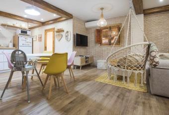 Apartamento ruh sara allows 18 year olds to book a room