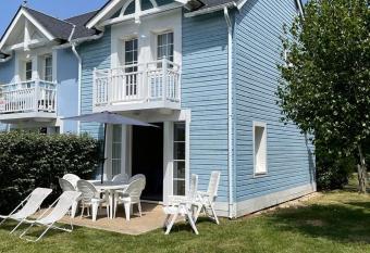 Tr  s jolie maison sur golf proche mer has Balcony rooms