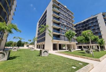 APARTAMENTO CAMP DE MORVEDRE allows 18 year olds to book a room