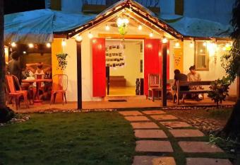 Red Door Hostel Anjuna has Balcony rooms