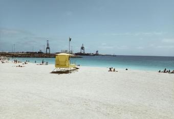ALOJAMIENTO PLAYA CHICA, LOS POZOS HABITACIONES allows 18 year olds to book a room