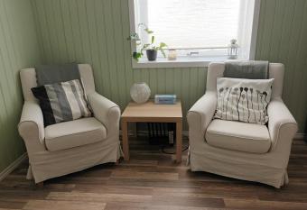 Place to stay in Dr  bak allows 18 year olds to book a room