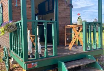 Pia B&B Babbita allows 18 year olds to book a room