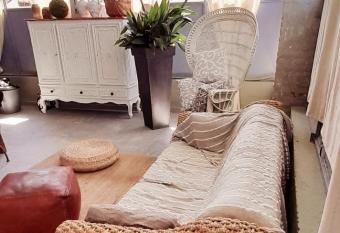 A casa di Roby allows 18 year olds to book a room