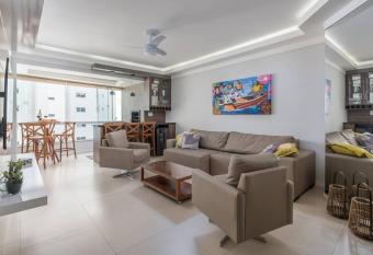 Apartamento com Duas Su  tes    50m da Praia na Barra Sul allows 18 year olds to book a room